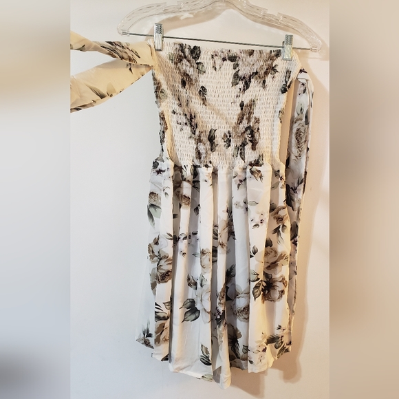 Romper, Floral - Picture 2 of 8